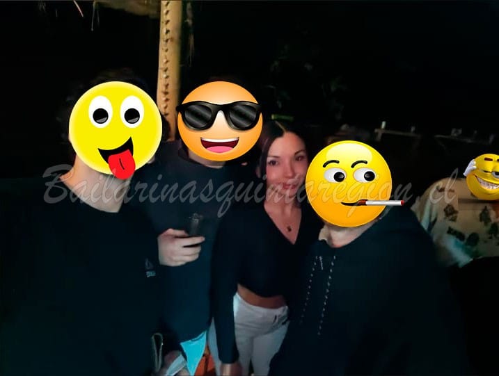 despedida de solteras y solteros compartiendo