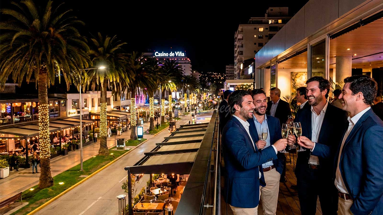 Grupo de hombres celebrando con champaña en terraza nocturna sobre Avenida San Martín, con vista al Casino de Viña del Mar iluminado.